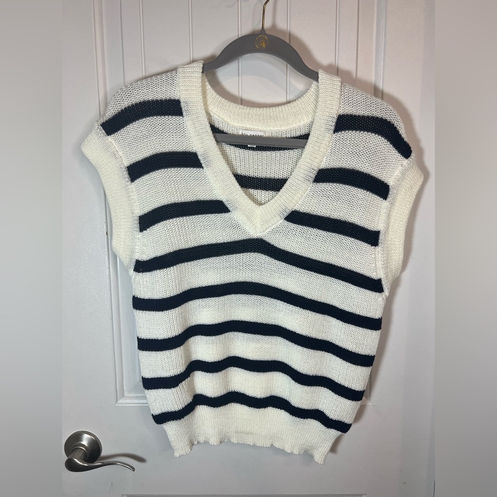 Blu Pepper sweater vest size medium